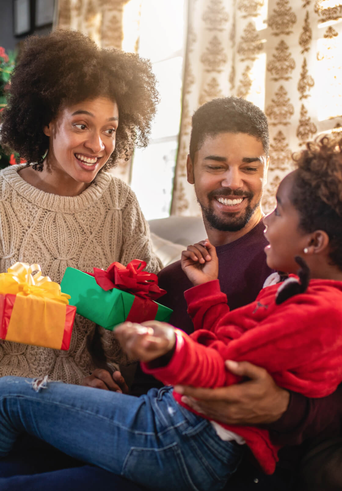 A photo of a family exchanging presents, representing the potential benefits of applying for a holiday loan from Regional Finance.