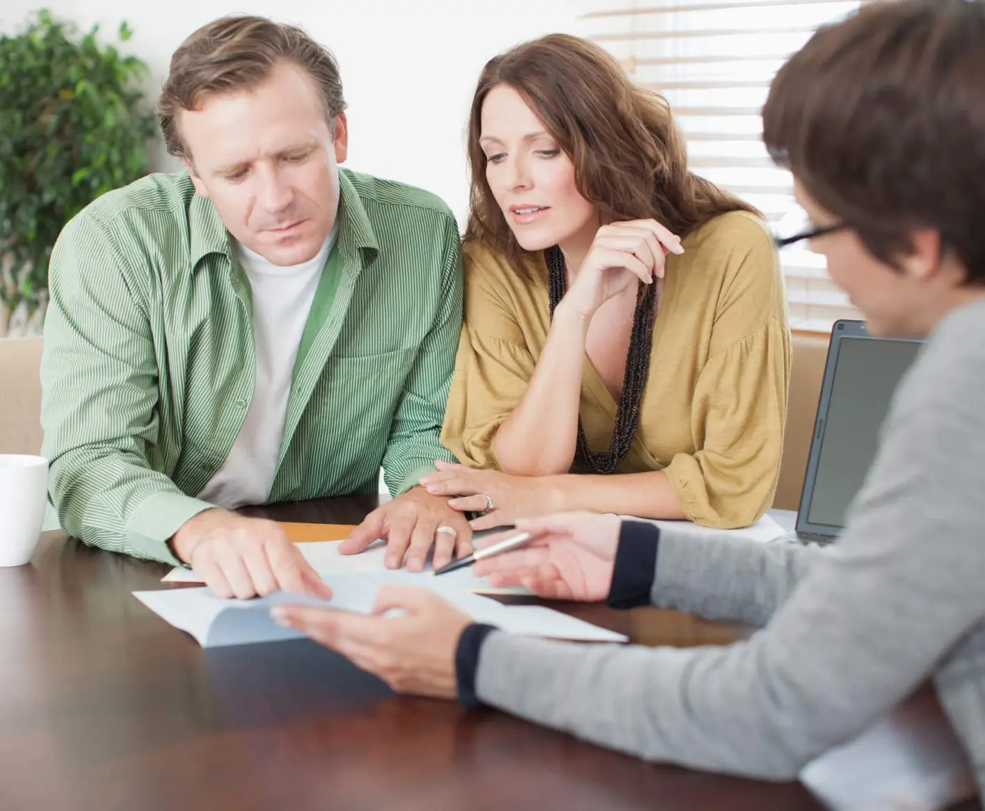 couple-paperwork-consultant