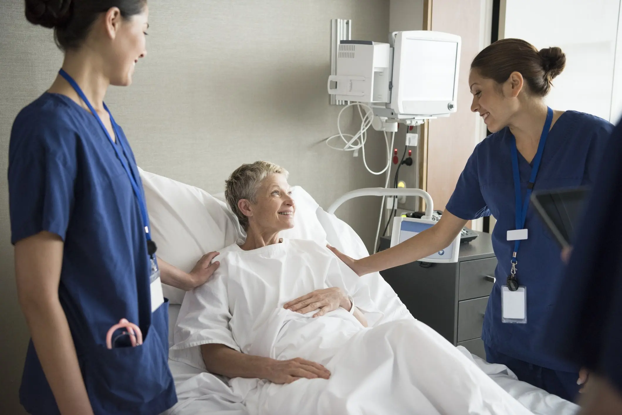 Doctors visiting a patient in the hospital