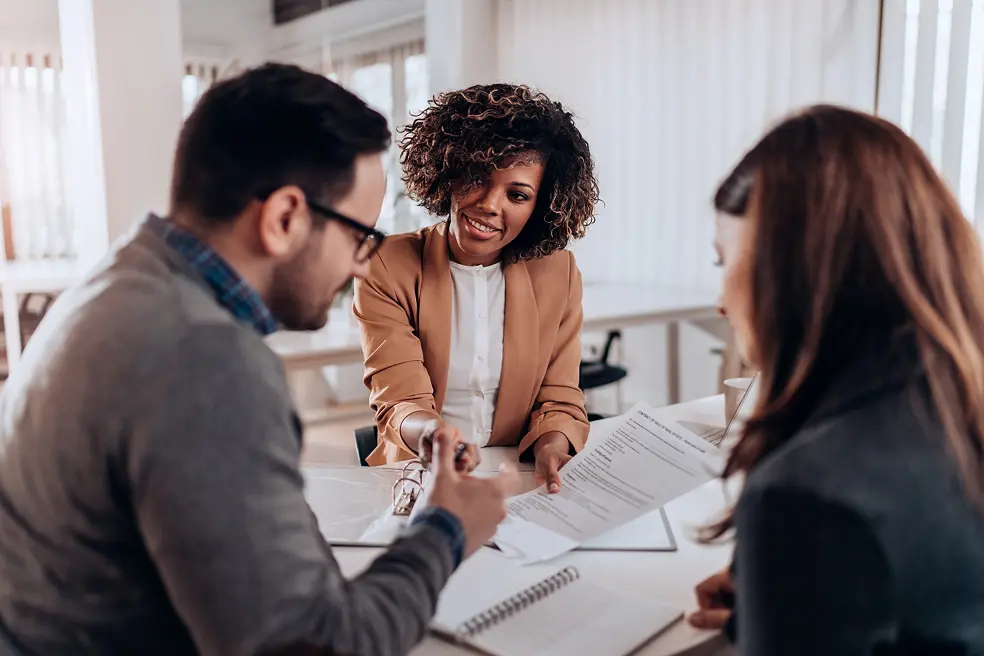 Consultant giving options to customers for cosigning a loan